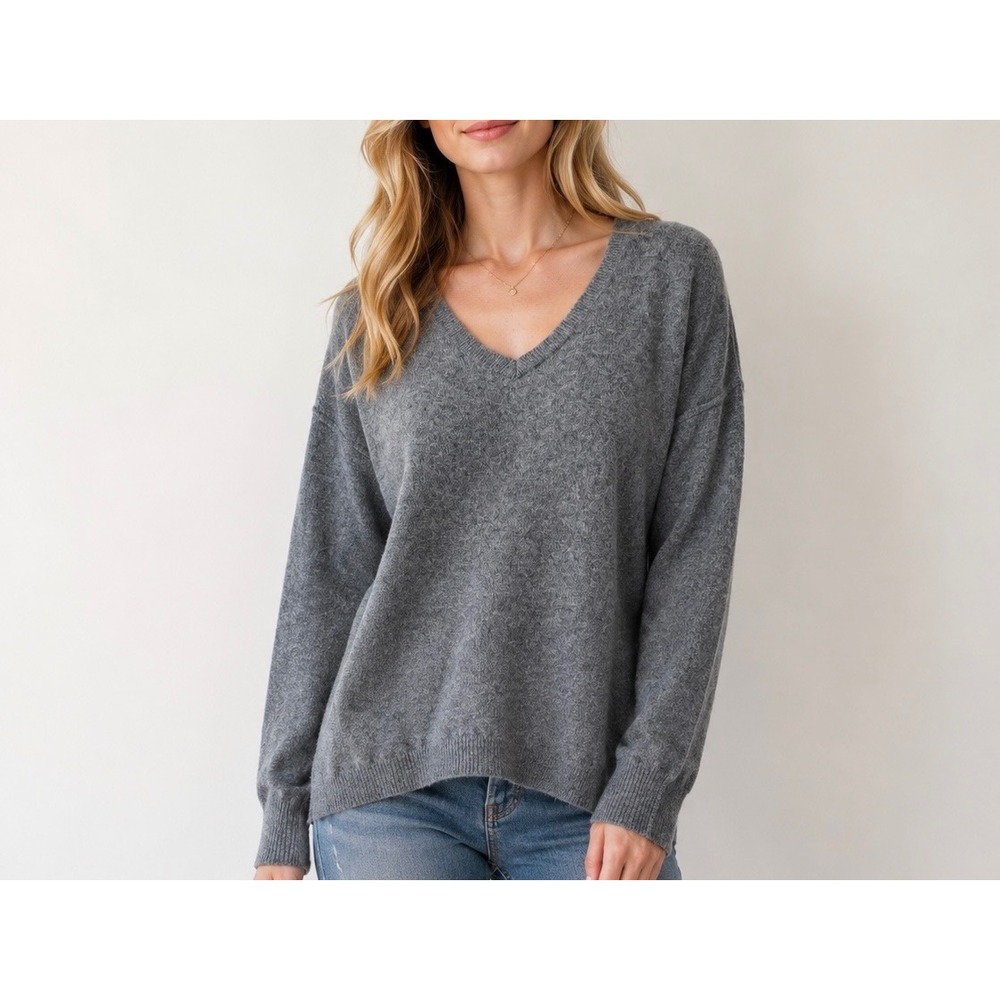 Halogen Cashmere Sweater V-Neck Long Sleeve Gray